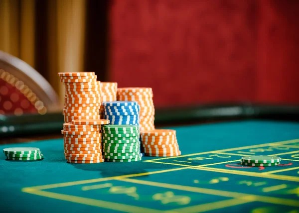 ovo888 Ninja vs Samurai live dealer studio with themed table design and professional dealer